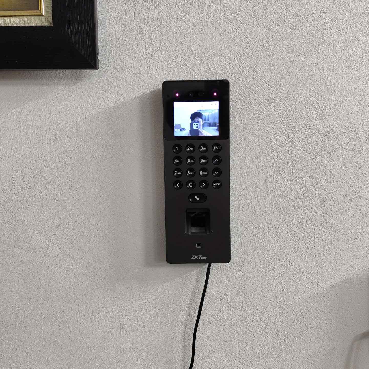 Máy chấm công khuôn mặt + vân tay kiểm soát cửa SF900Pro wifi